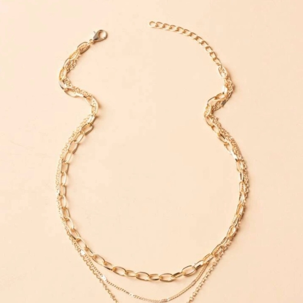 ✨NEW✨Gold Layered Twisted Circle Pendant Necklace - Picture 3 of 4